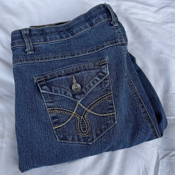 Gently used Cato Premium women's riveted 5-pocket stretchable jeans Size 16WP - Picture 1 of 8